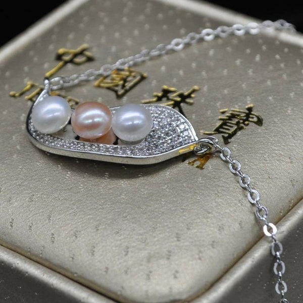 Lovely leaf & freshwater pearl pendant 45cm chain necklace white or mixed