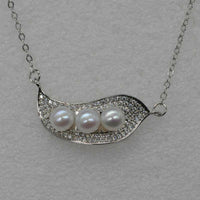 Lovely leaf & freshwater pearl pendant 45cm chain necklace white or mixed