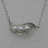 Lovely leaf & freshwater pearl pendant 45cm chain necklace white or mixed