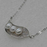 Lovely leaf & freshwater pearl pendant 45cm chain necklace white or mixed